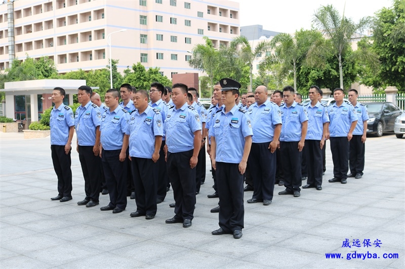 暖心小故事：社區(qū)保安獲業(yè)主捐款表揚(yáng)，獻(xiàn)出愛心的背后