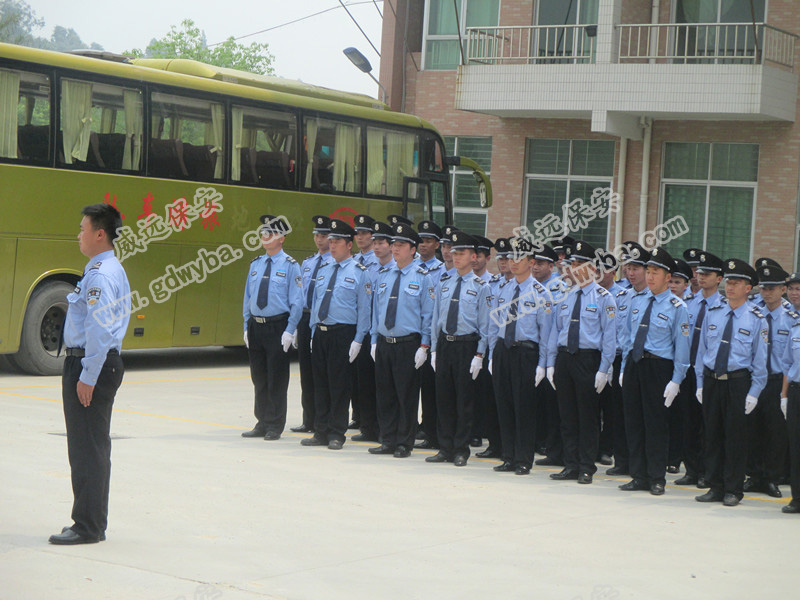 東莞南城保安服務(wù)公司新聞：公交行駛時(shí)突然起火